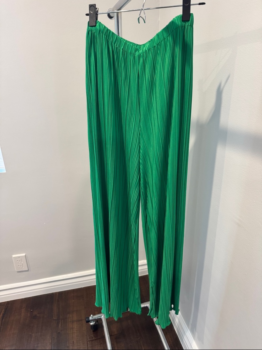 l*space Hazel Pant in Monstera - Picture 2 of 3